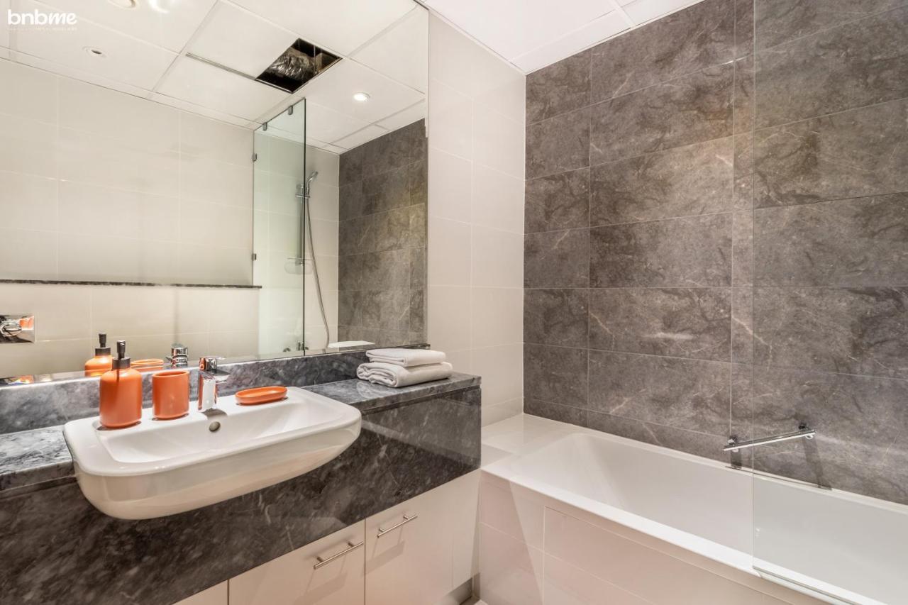 Bnbmehomes - Luxury 2B Apt - Al Habtoor - Amna Tower - 5044 Dubai Buitenkant foto