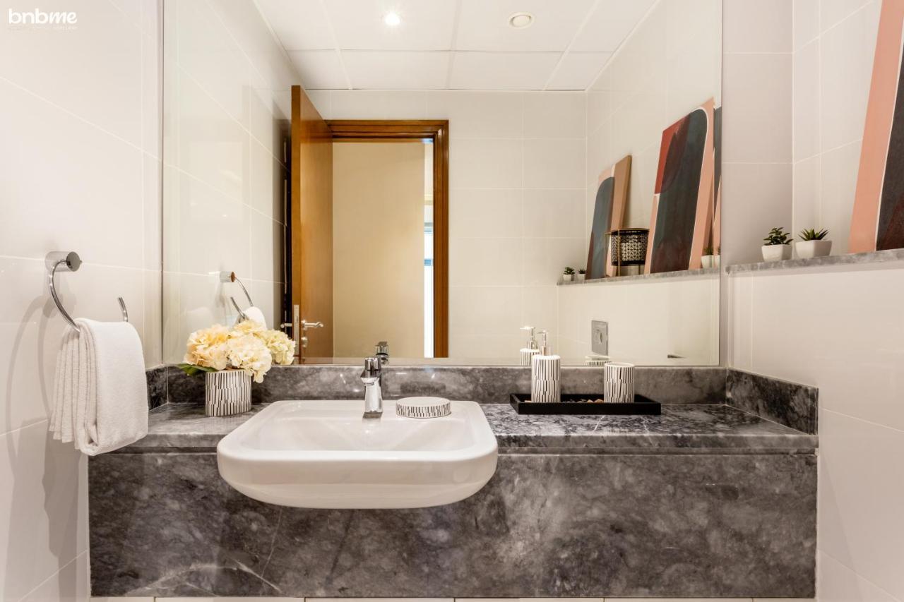 Bnbmehomes - Luxury 2B Apt - Al Habtoor - Amna Tower - 5044 Dubai Buitenkant foto
